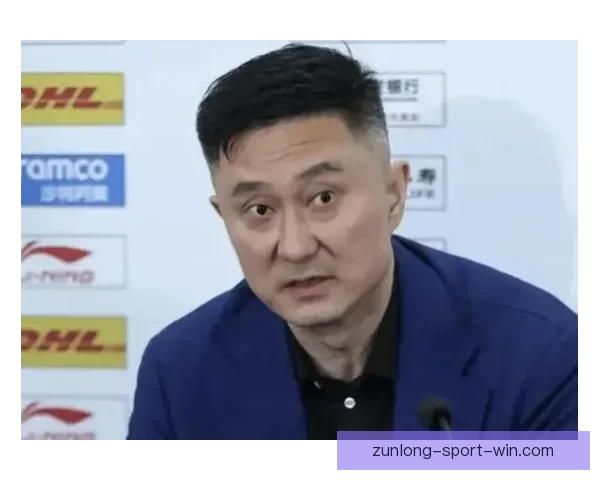 杜导老练沉稳赛场如常不惊郭艾伦解说感叹教练风范